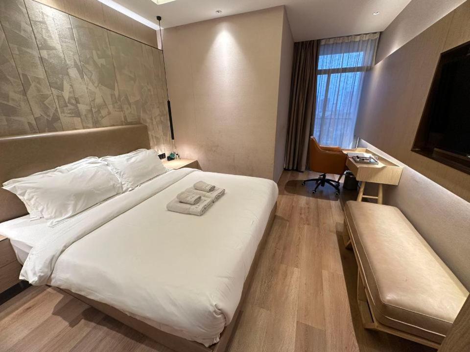 Sf Hotel Penthouse Residences Phnom Penh Exterior photo